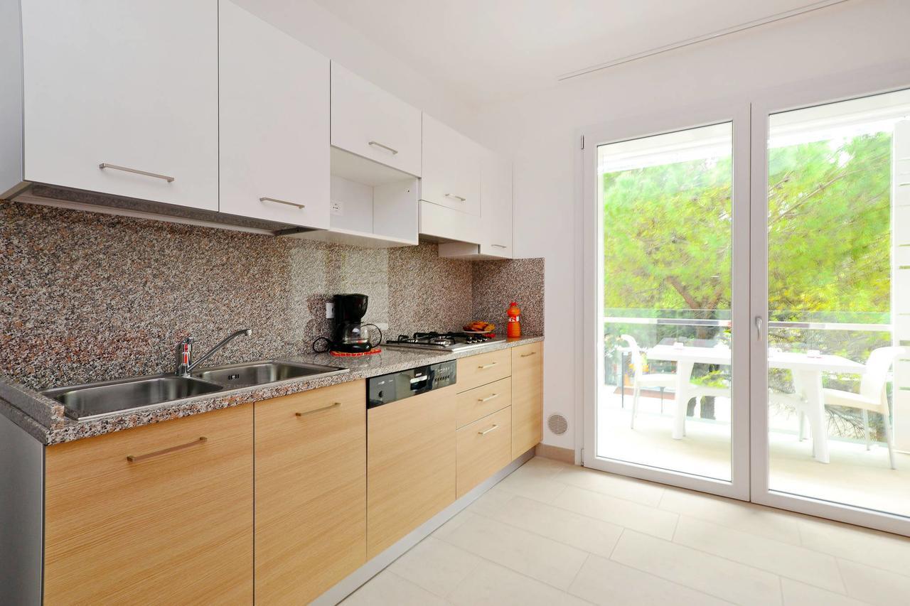 Apartment Fiore-2 By Interhome Lignano Sabbiadoro Bagian luar foto